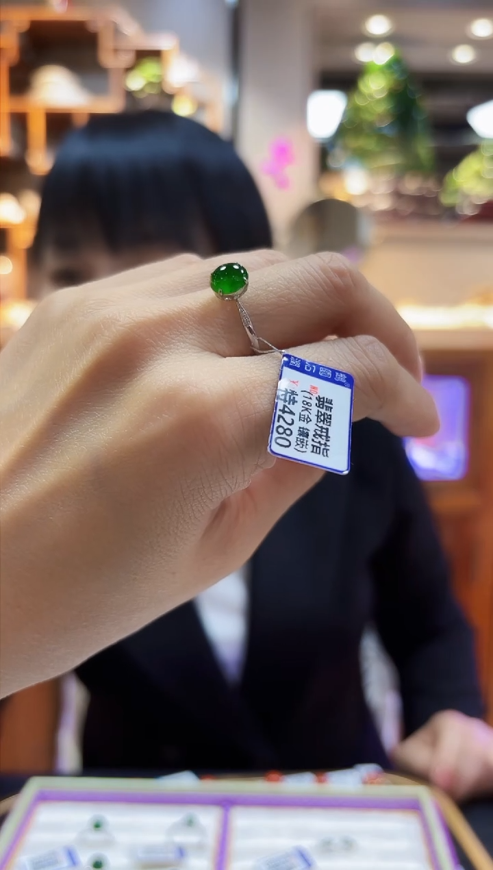 【闪购商品】翡翠颈饰18K金镶嵌戒指