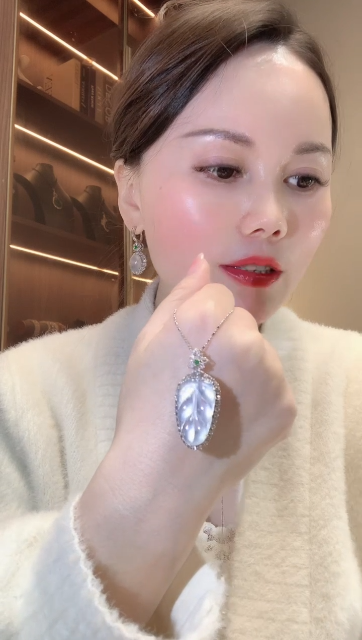 【闪购商品】翡翠吊坠(不含链)18K金镶嵌D24