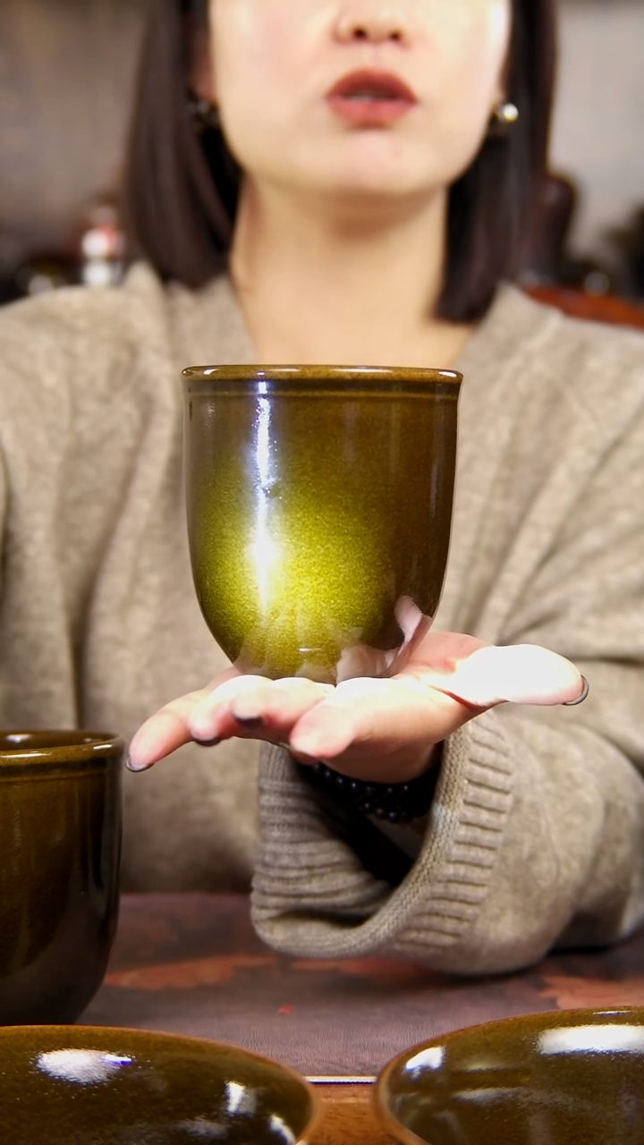 鳝鱼黄色的瓮杯500cc