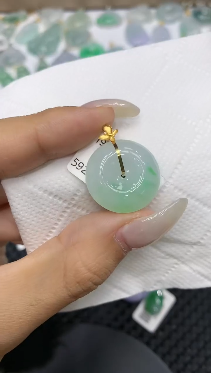 颈饰18K金镶嵌翡翠111111111111