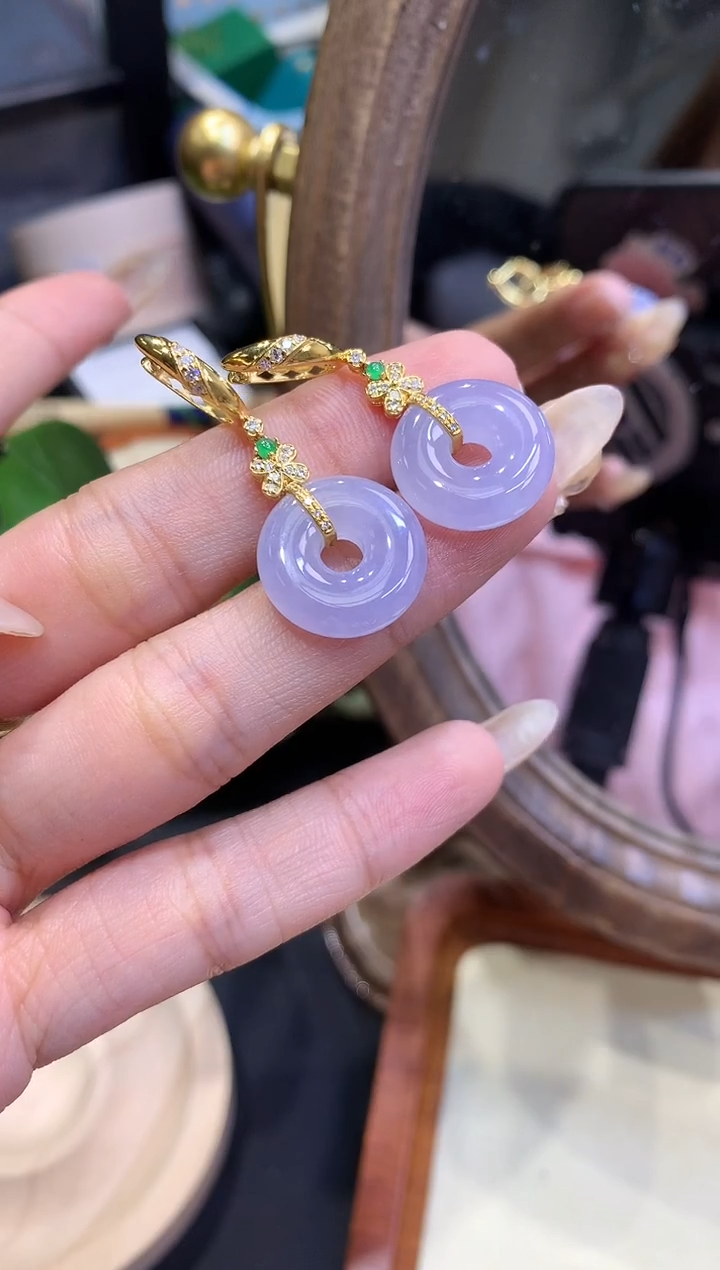 18K金镶嵌挂件翡翠耳饰