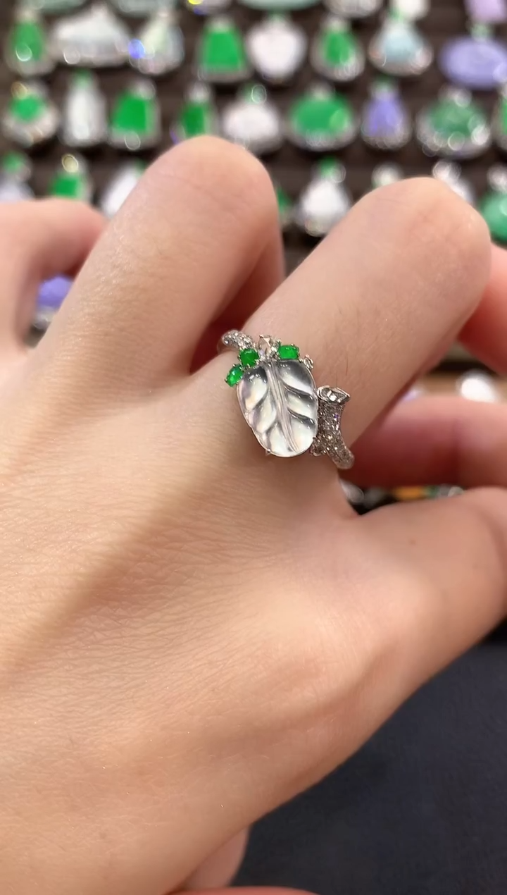 18K金镶嵌戒指翡翠冬日珠宝W40