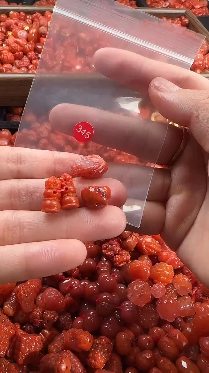 颈饰未镶嵌南红玛瑙1