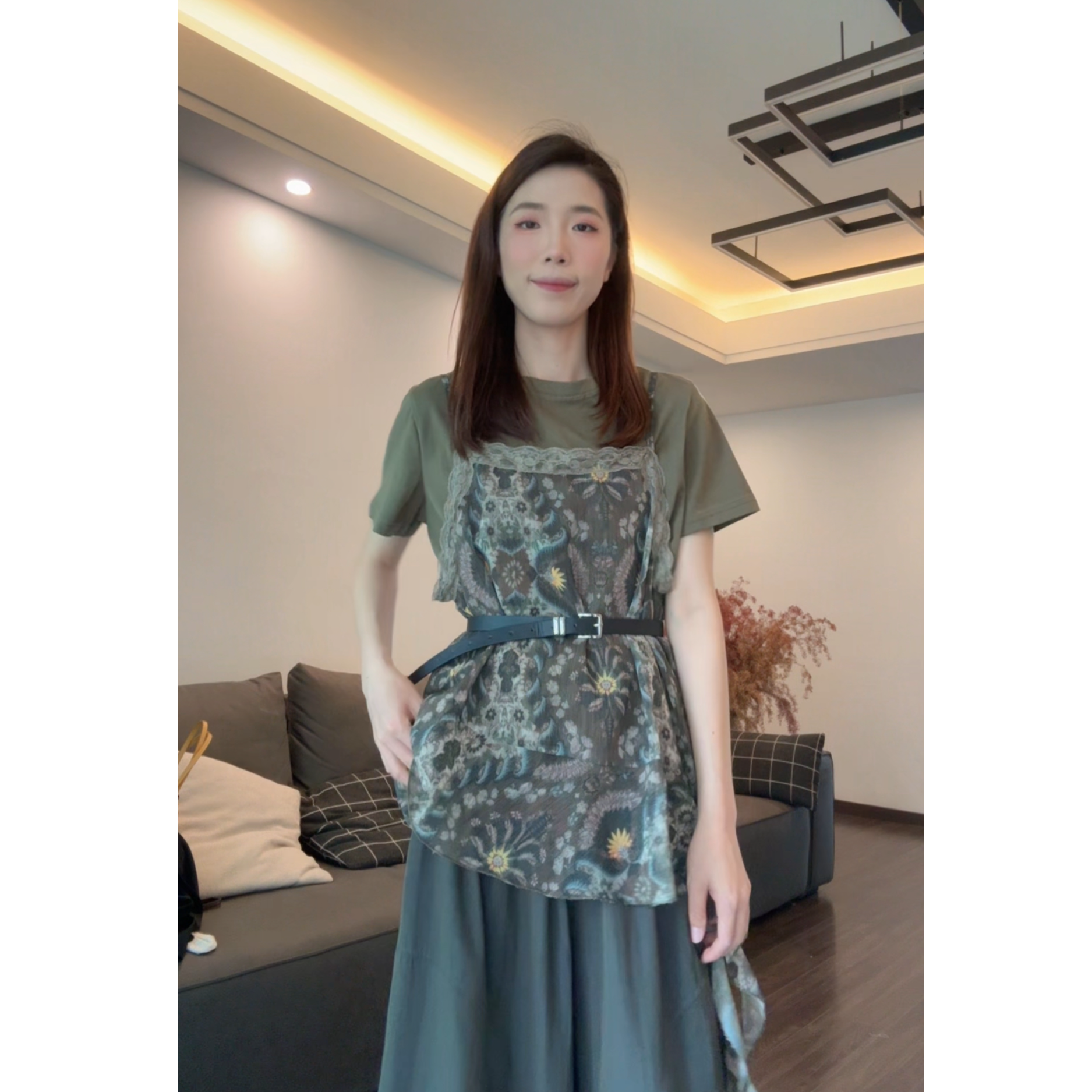 G19G26157-绿野仙踪复古花色拼接蕾丝T恤上衣灯笼裤不规则三件套Y