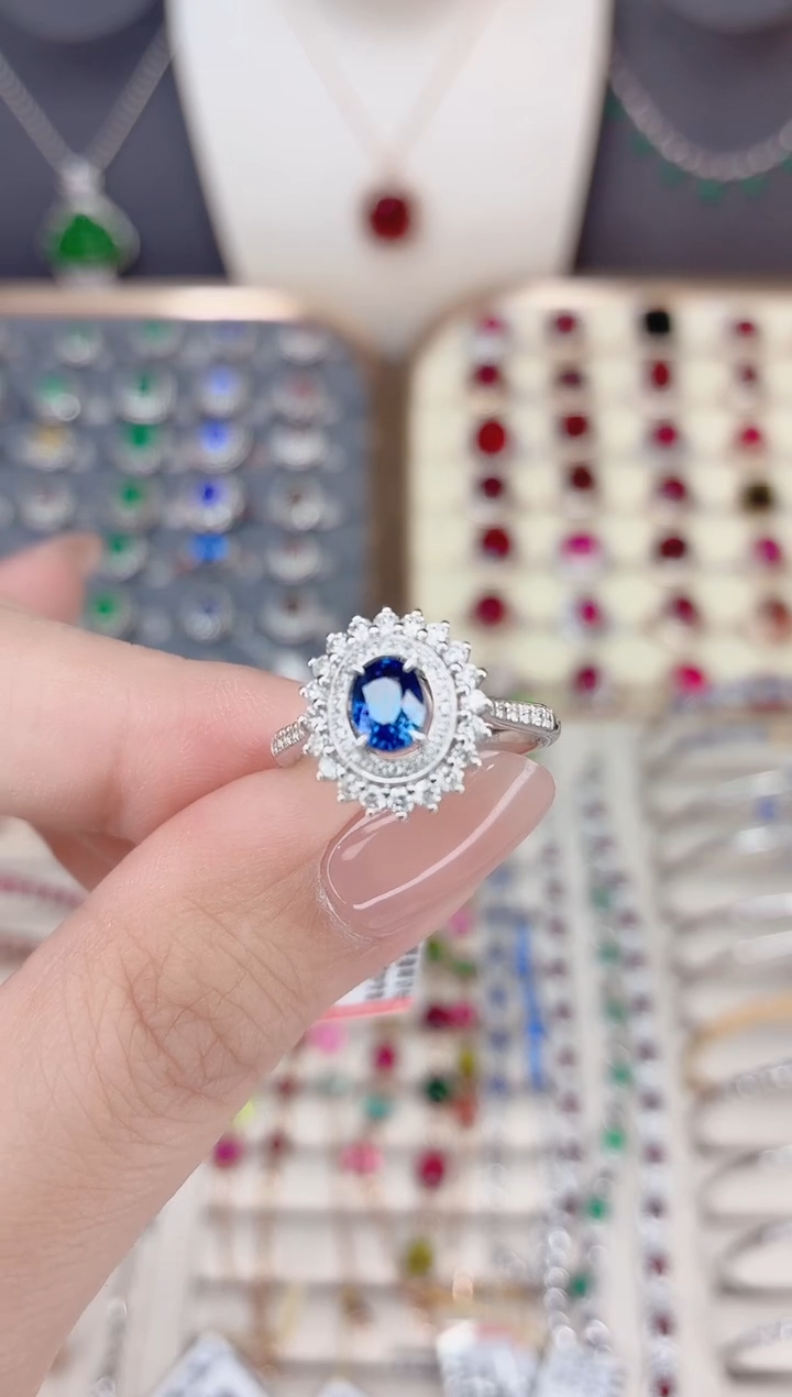 蓝宝石戒指蓝宝石18K金镶嵌1CT