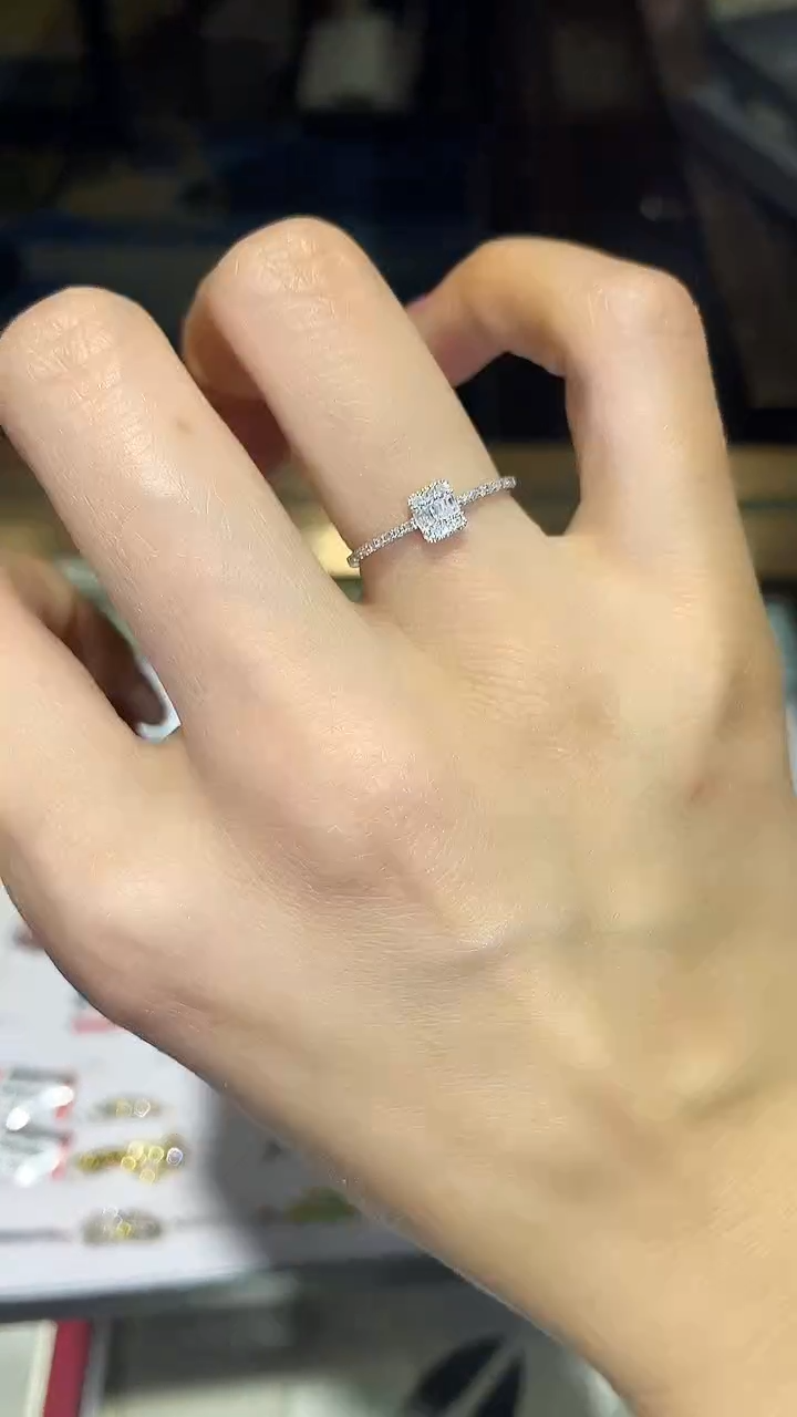 【闪购商品】钻石戒指18K金镶嵌钻石戒指DZ