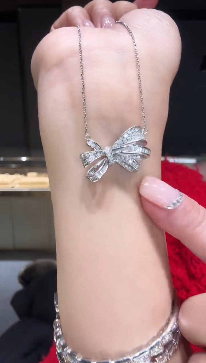 【闪购商品】钻石项链18K金镶嵌1克拉蝴蝶结