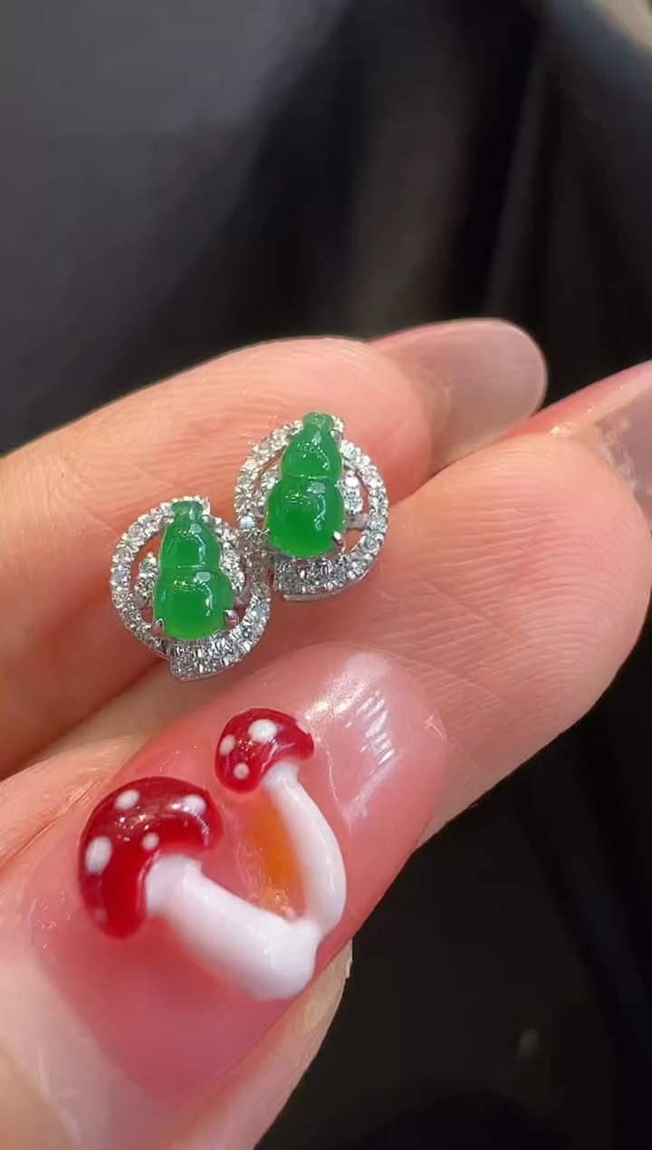 翡翠18K金镶嵌颈饰耳饰