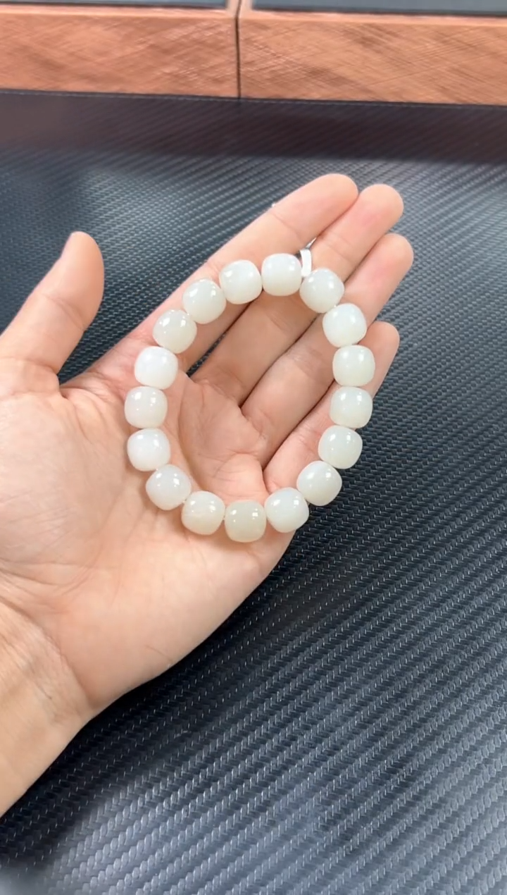 未镶嵌手串和田玉黑山微色差11*12Mm