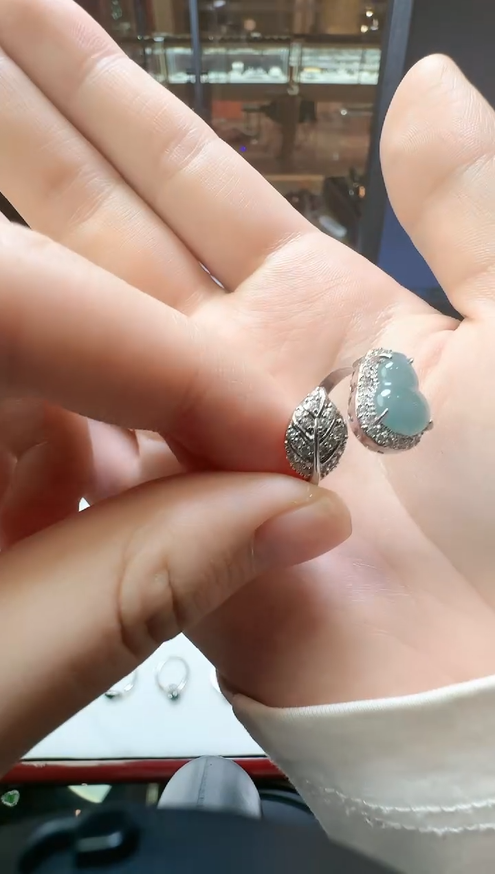 【闪购商品】翡翠吊坠(不含链)未镶嵌翡翠