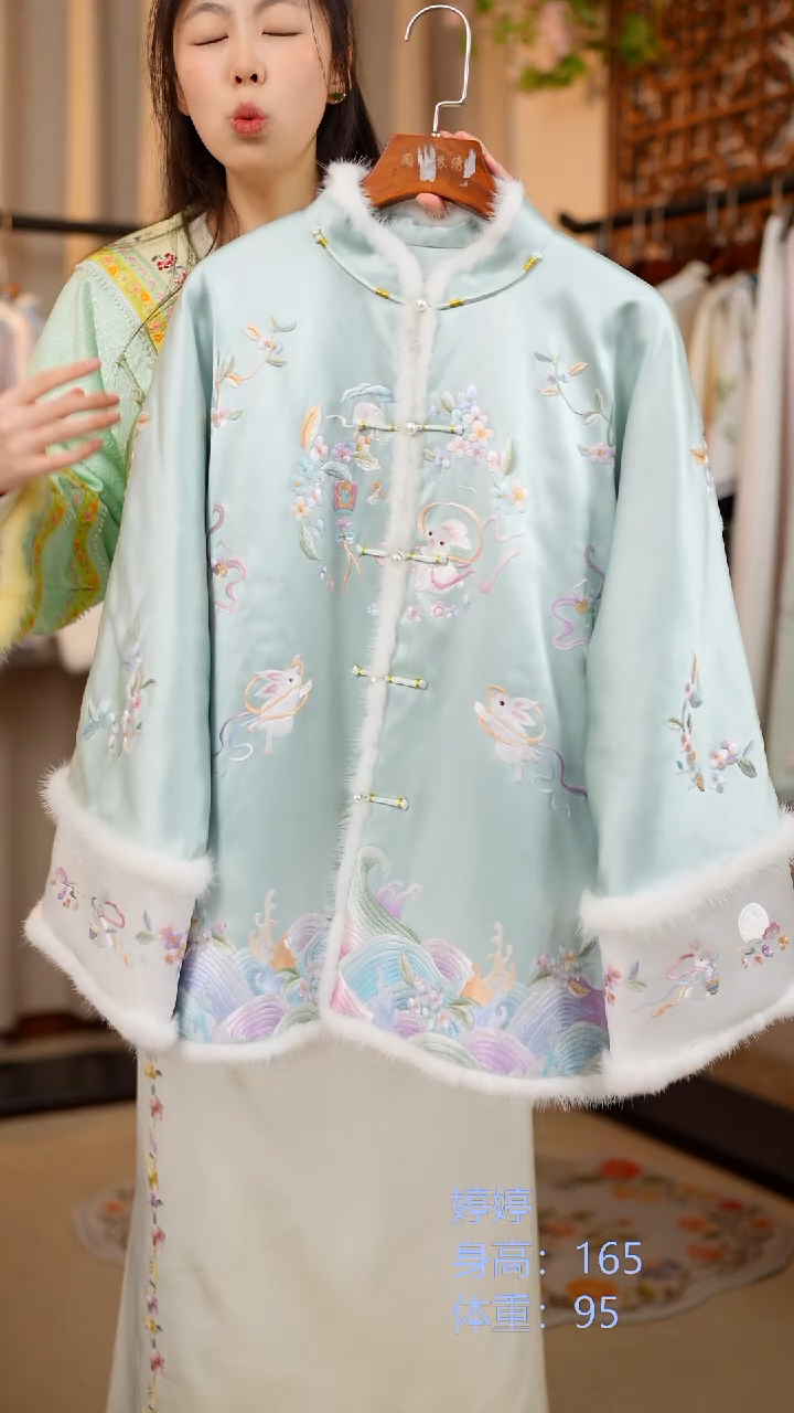 织绣非遗服饰一物一件