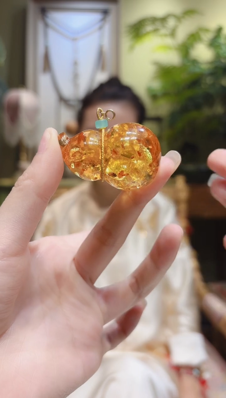 【闪购商品】琥珀裸石18K金镶嵌花珀葫芦吊坠