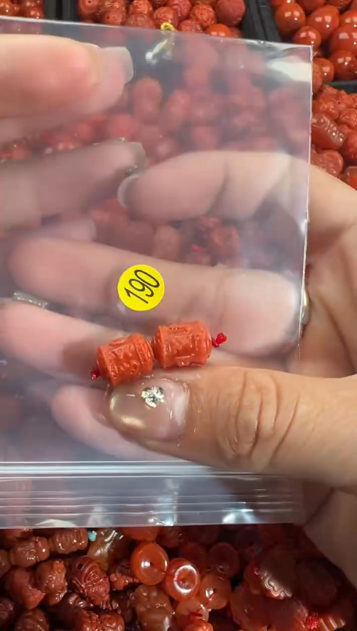 南红玛瑙未镶嵌颈饰1
