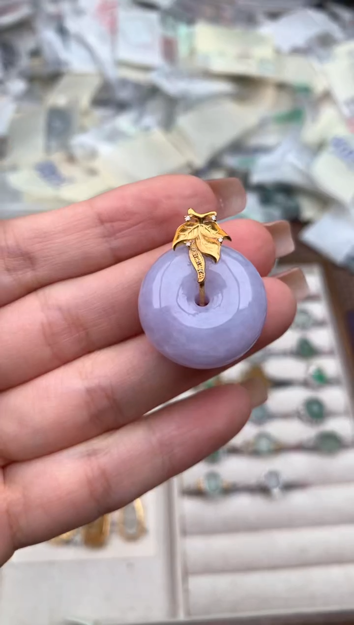 18K金镶嵌挂件翡翠一