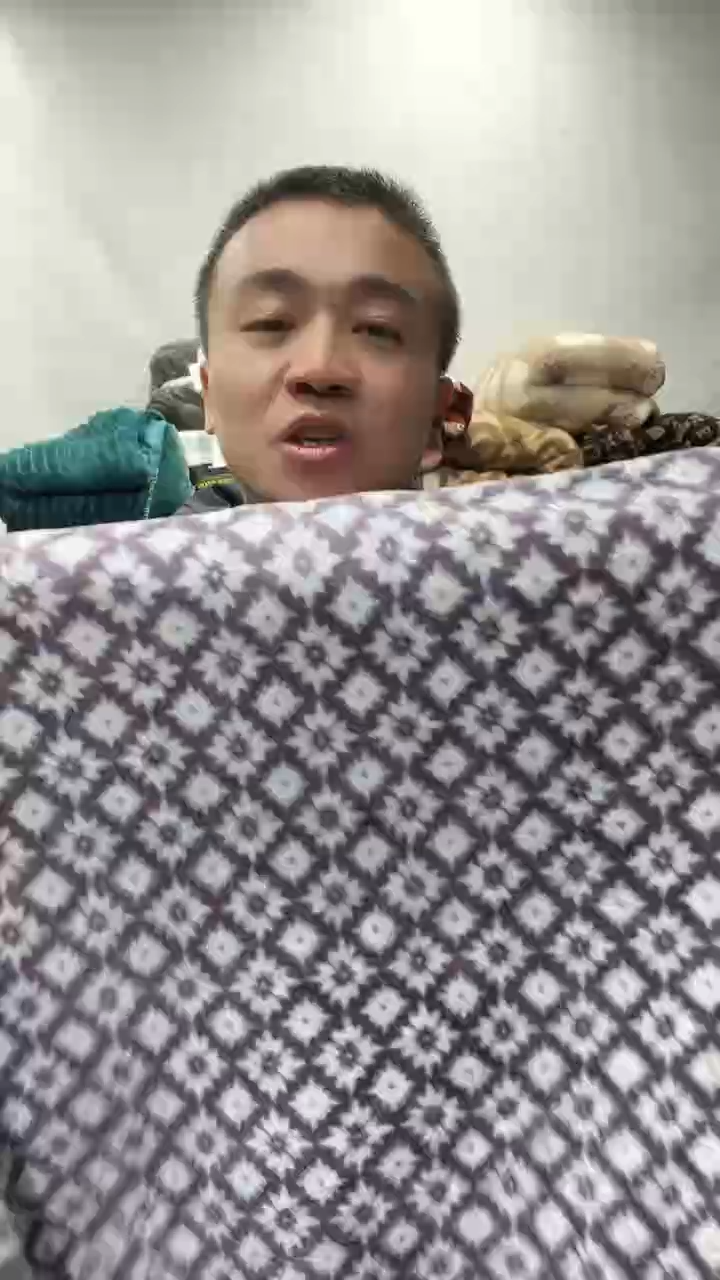 聚酯纤维1.5*1.8紫色花朵微瑕