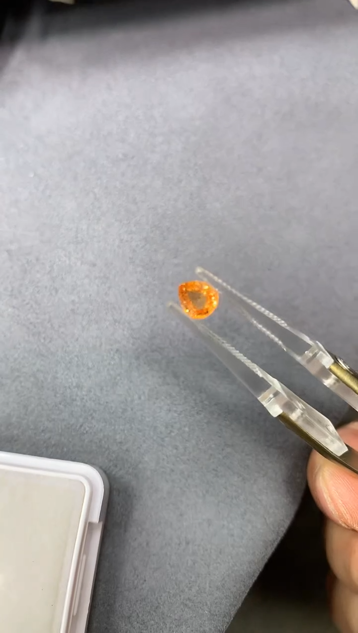 【闪购商品】石榴石（芬达石）裸石未镶嵌0.8ct  60