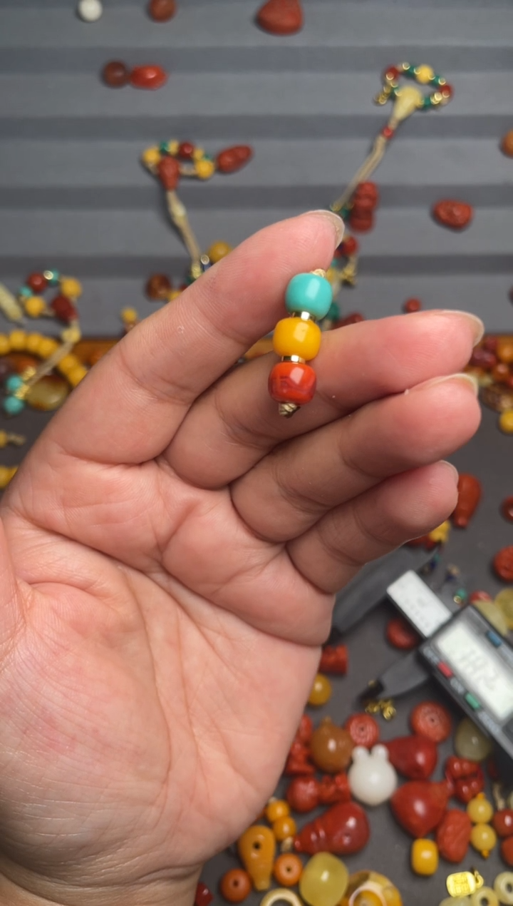 未镶嵌蜜蜡裸石多样性发其一，7mm红绿灯