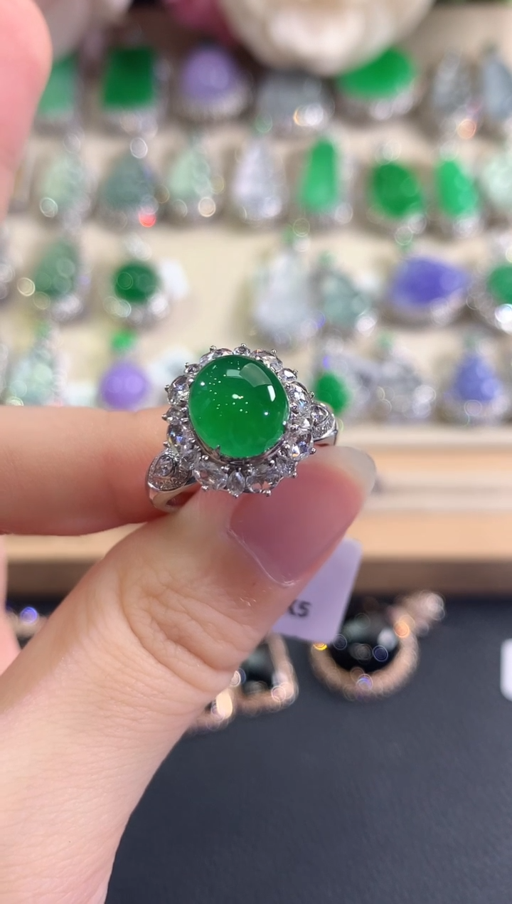 18K金镶嵌戒指翡翠d145     