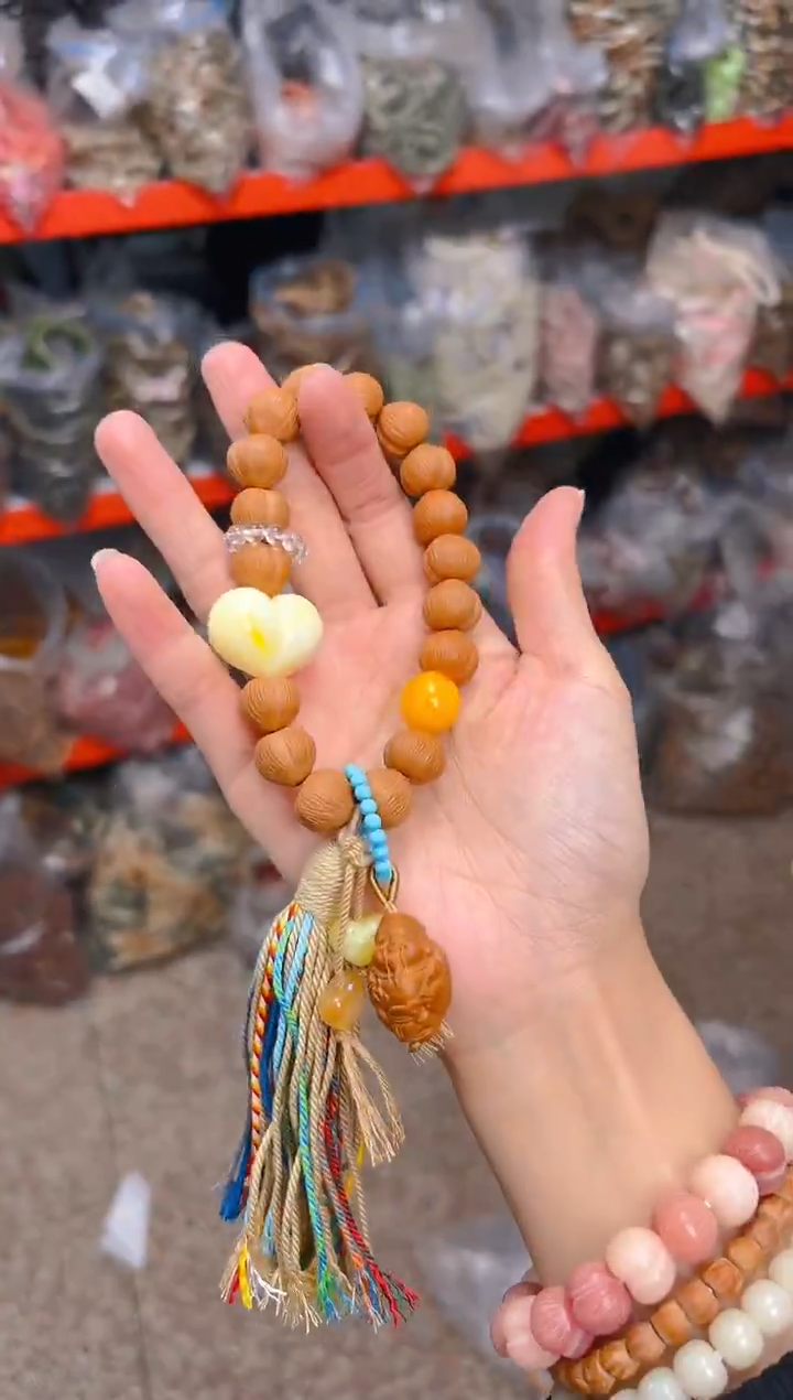 吊坠猴头核桃猴头屁桃新款手持