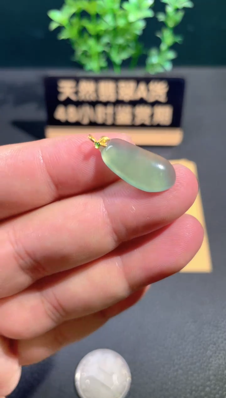 颈饰18K金镶嵌翡翠翡翠