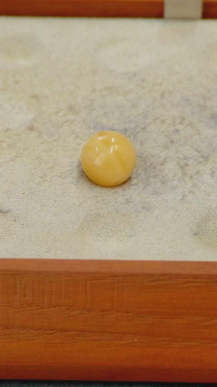 【闪购商品】蜜蜡裸石未镶嵌俄料微瑕10.9MM0.726克