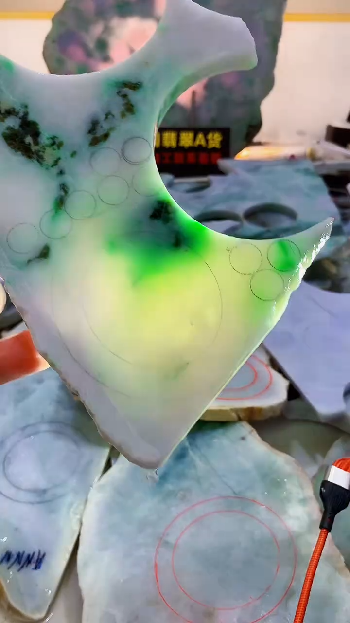 翡翠裸石0林0翡翠珠宝332