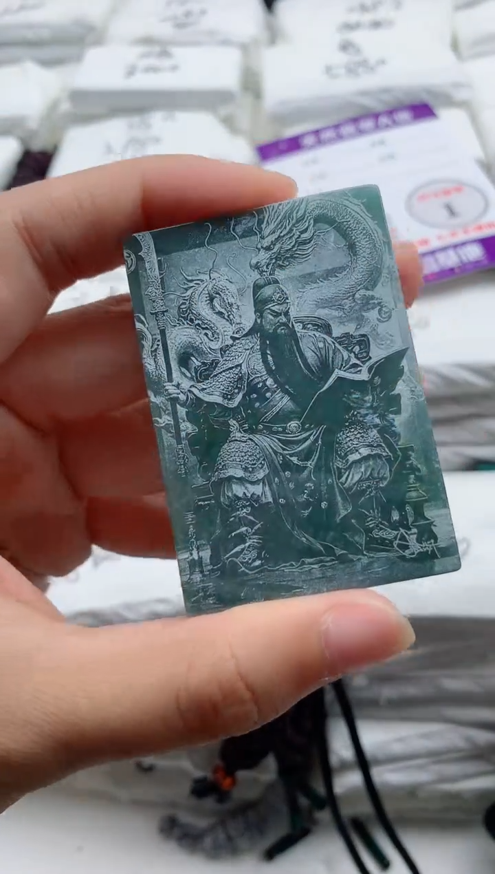 翡翠未镶嵌颈饰··········
