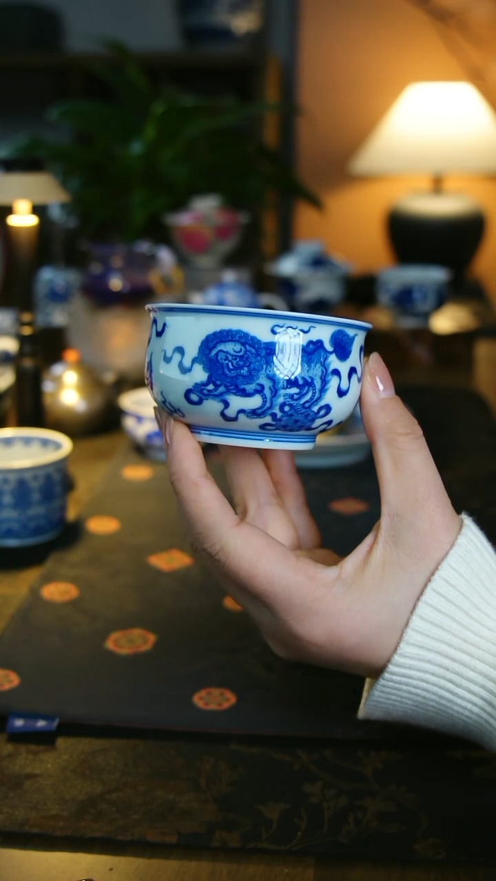 三狮滚绣球炉式杯  