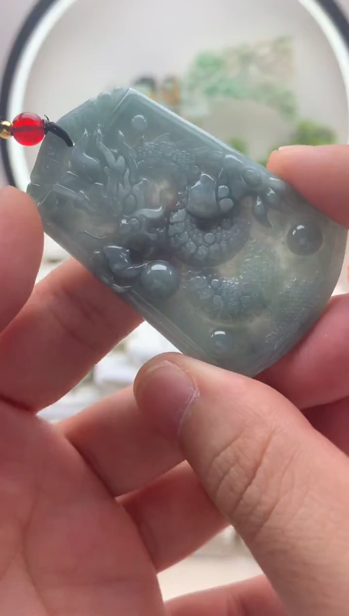 颈饰未镶嵌翡翠龙牌