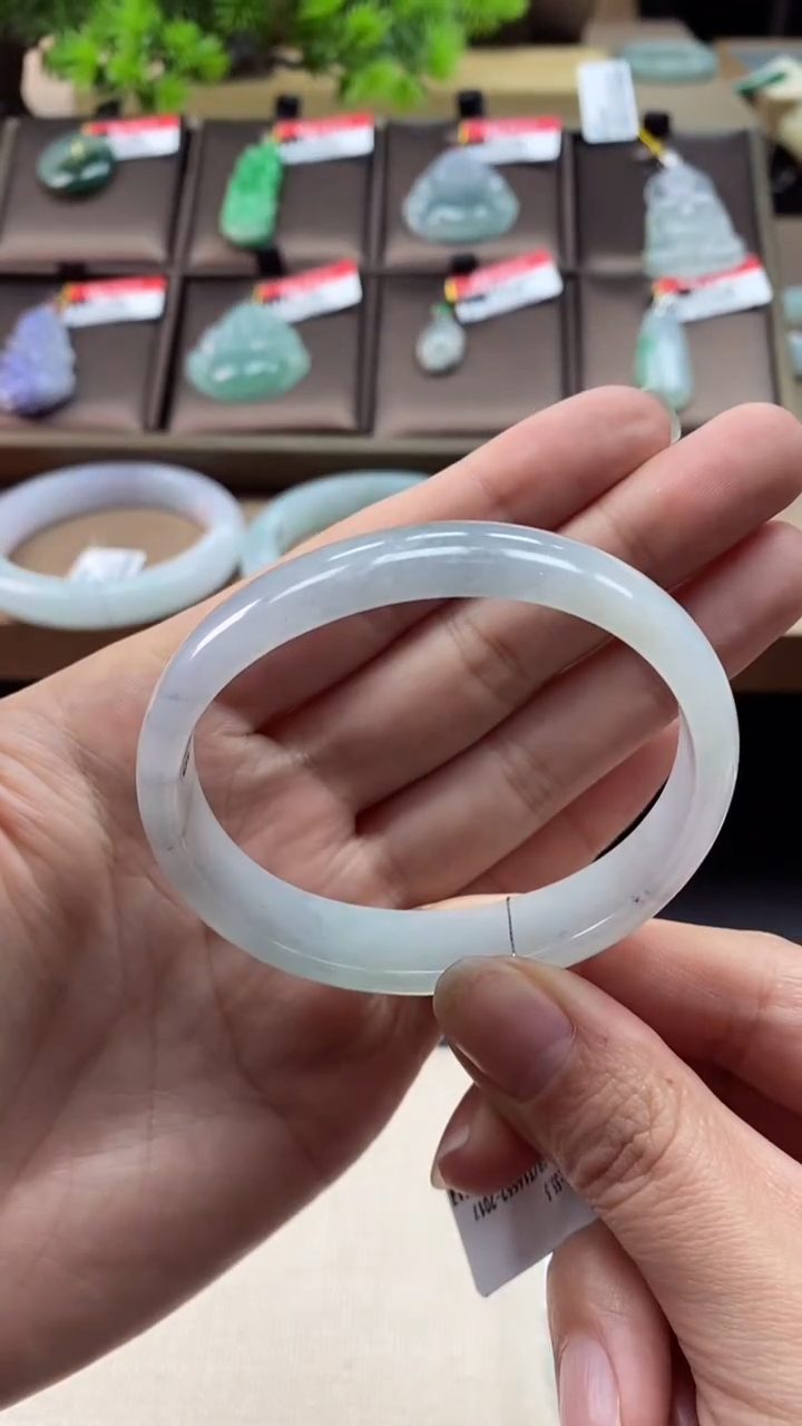 【闪购商品】翡翠手镯（贵妃镯）未镶嵌52-53手镯