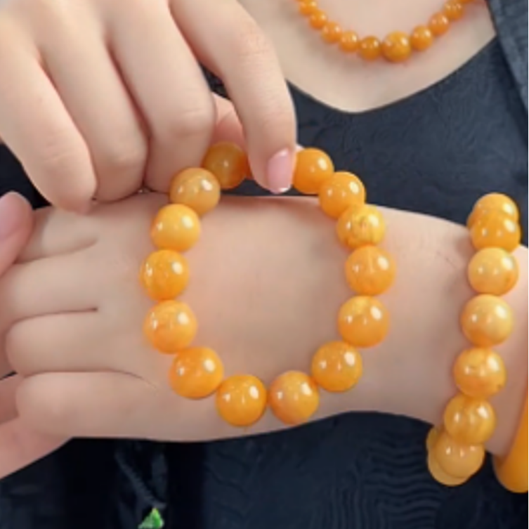 石惑珠宝~蜜蜡圆珠单圈手串约13mm手串^多样性发一