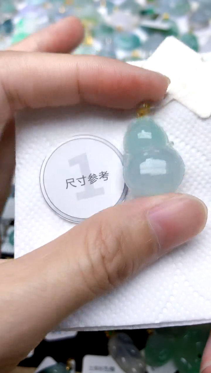 颈饰18K金镶嵌翡翠天然A货翡翠