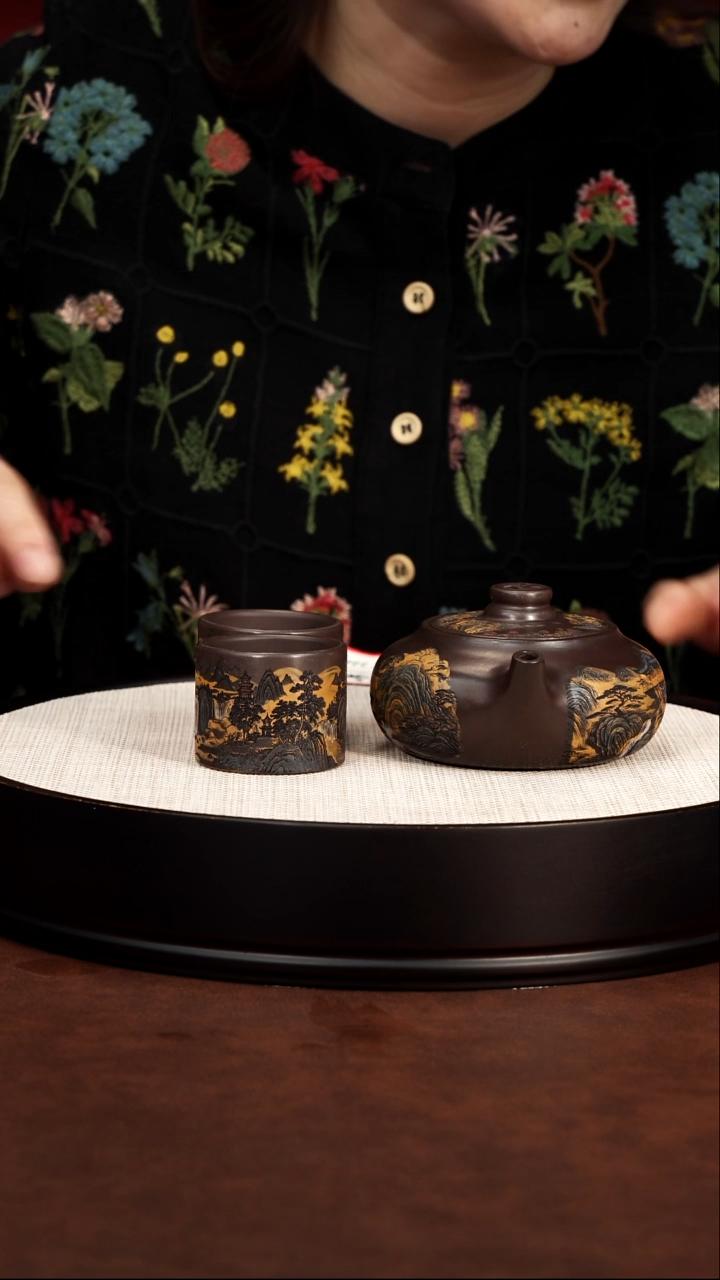 茶壶紫砂 彩刻道洪汉瓦套组 赤龙血砂 赵园静