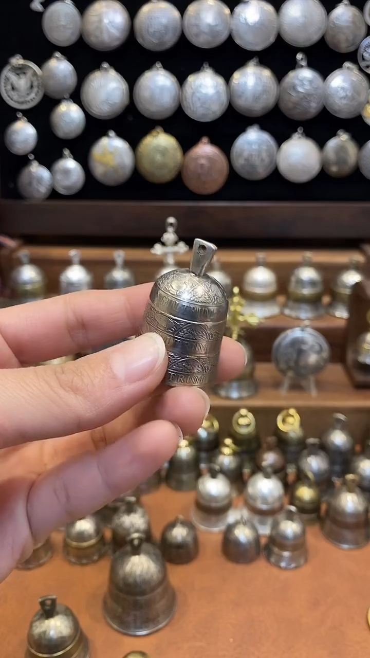 磊*不丹三拼接白铜铃铛微瑕