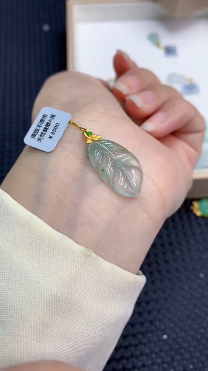 【闪购商品】翡翠颈饰18K金镶嵌            8