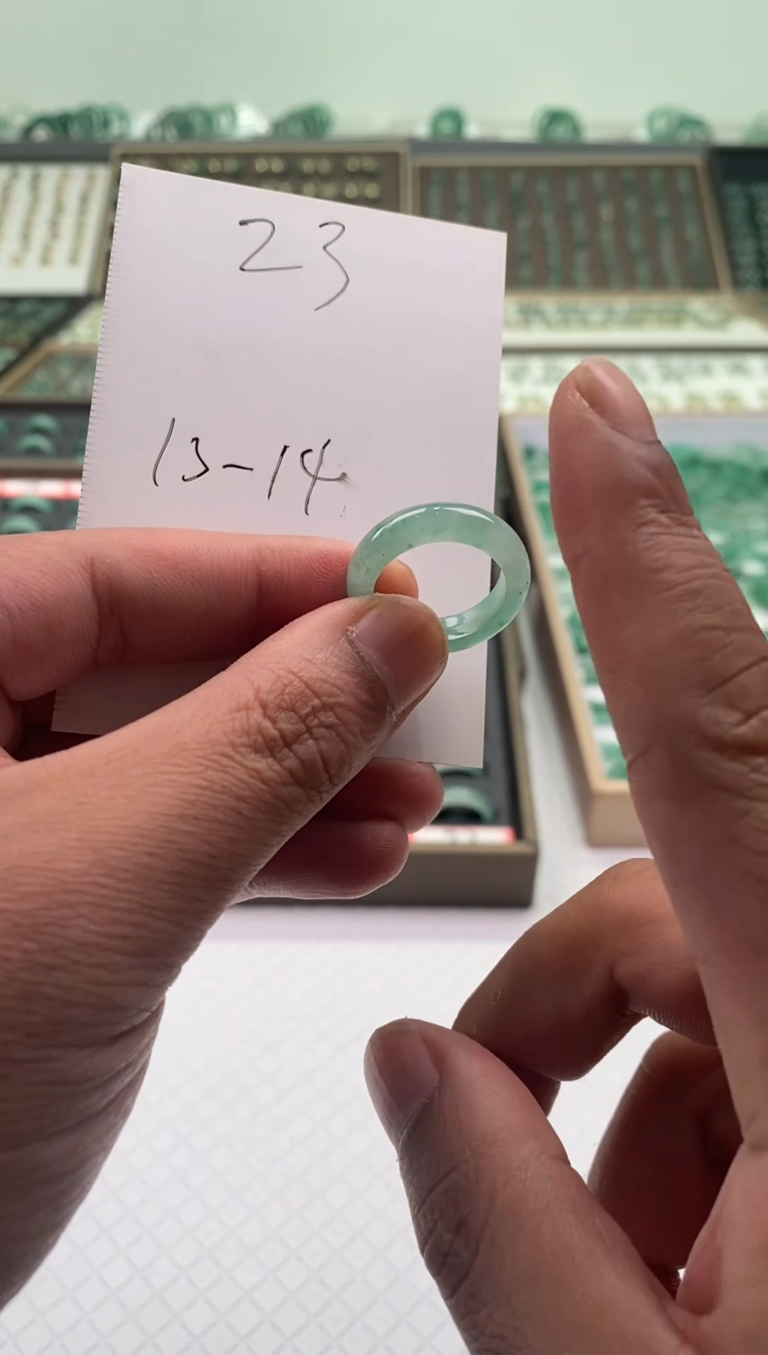 未镶嵌石英质玉（非洲翠）戒圈微瑕戒圈14