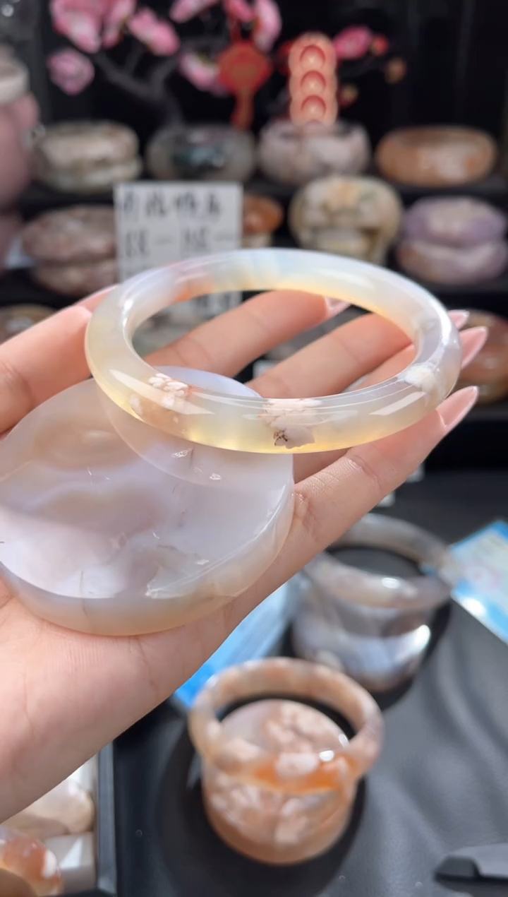 【闪购商品】石英质玉手镯未镶嵌63