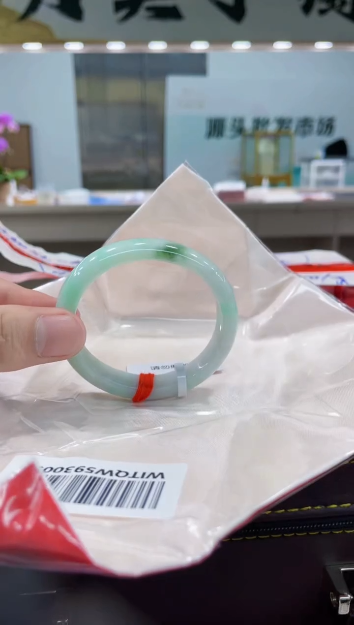 【闪购商品】翡翠手镯（贵妃镯）未镶嵌手镯