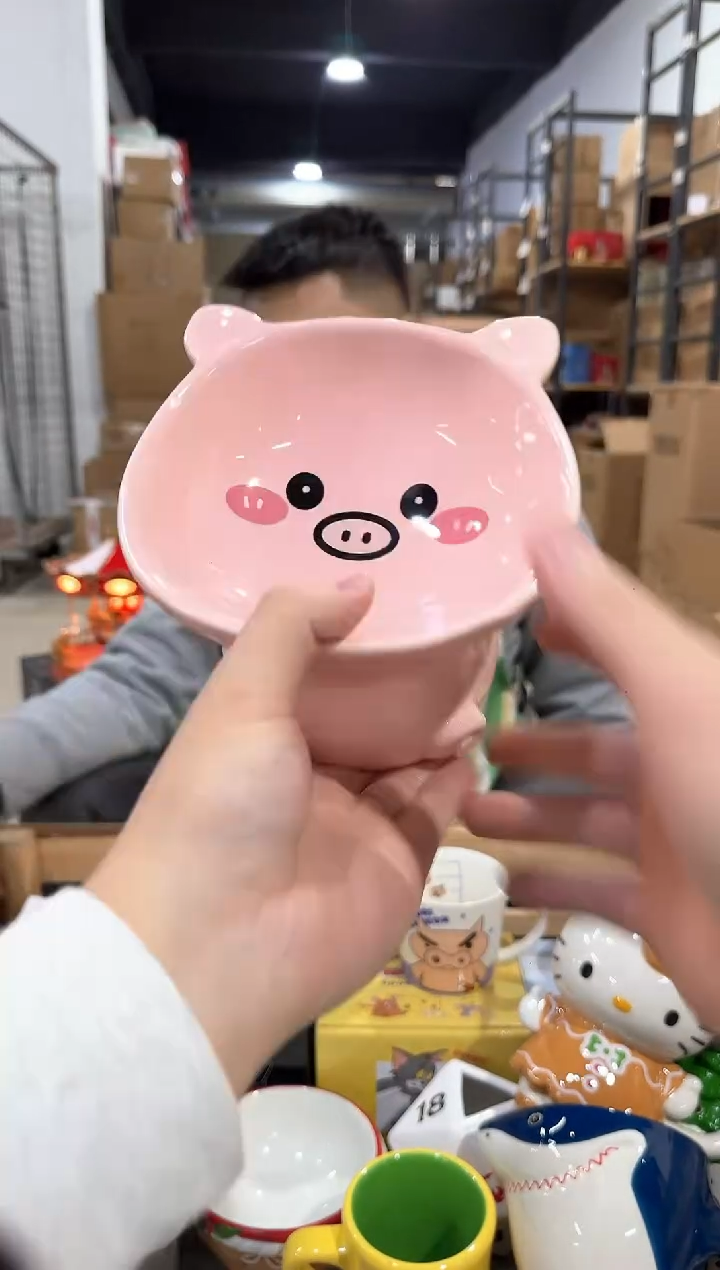 瓷片小猪猫碗   
