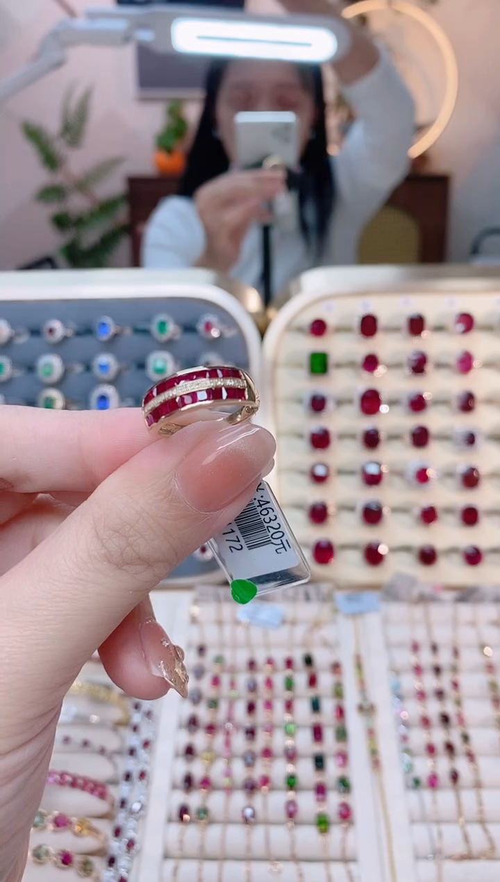 【闪购商品】红宝石18K金戒指18K金镶嵌18K金戒指