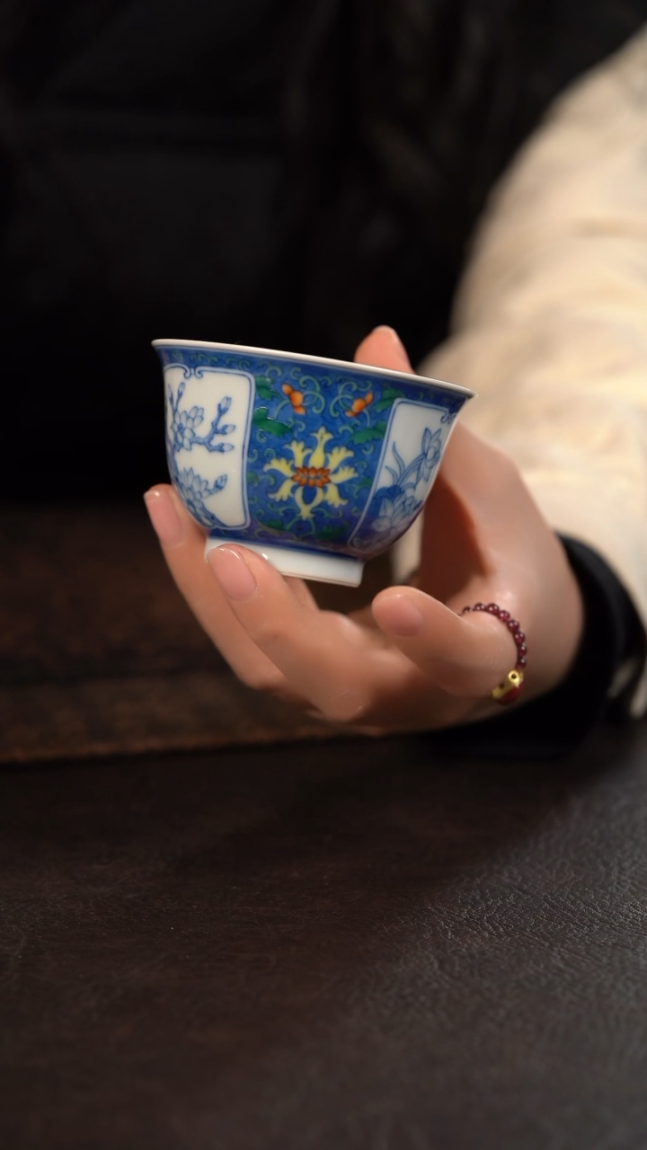 【闪购商品】杯聚澜堂斗彩开窗蓝地宝相花大主人杯