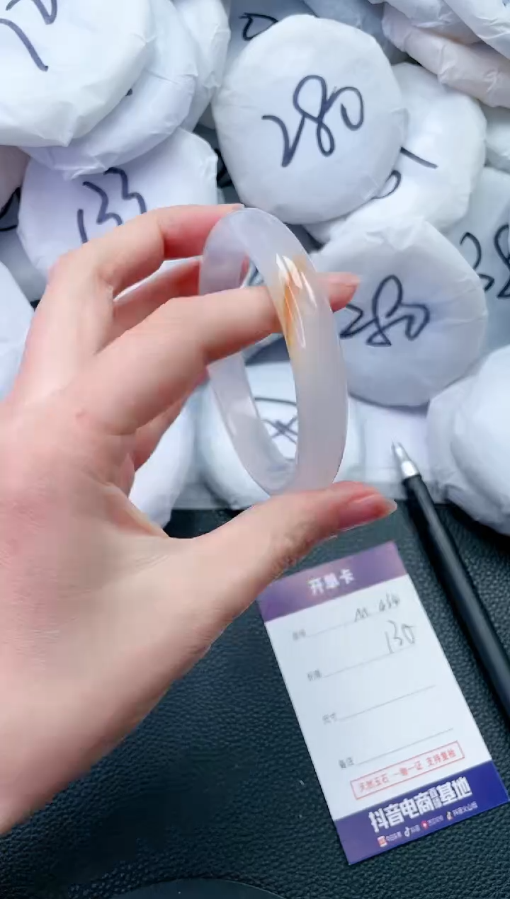 【闪购商品】石英质玉手镯未镶嵌M434