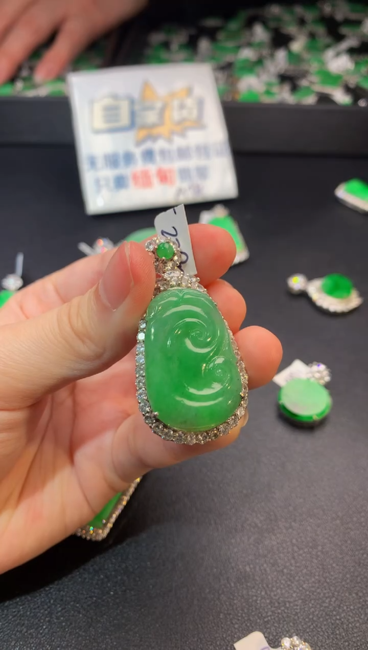 【闪购商品】翡翠颈饰银S925镶嵌翡翠