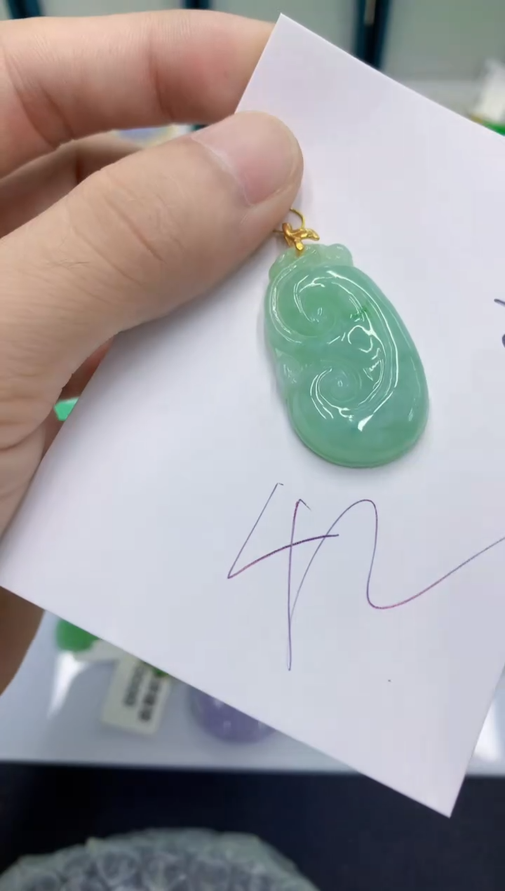 翡翠未镶嵌颈饰翡翠
