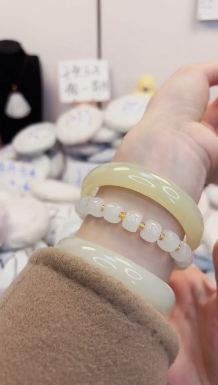 【闪购商品】石英质玉手镯未镶嵌330