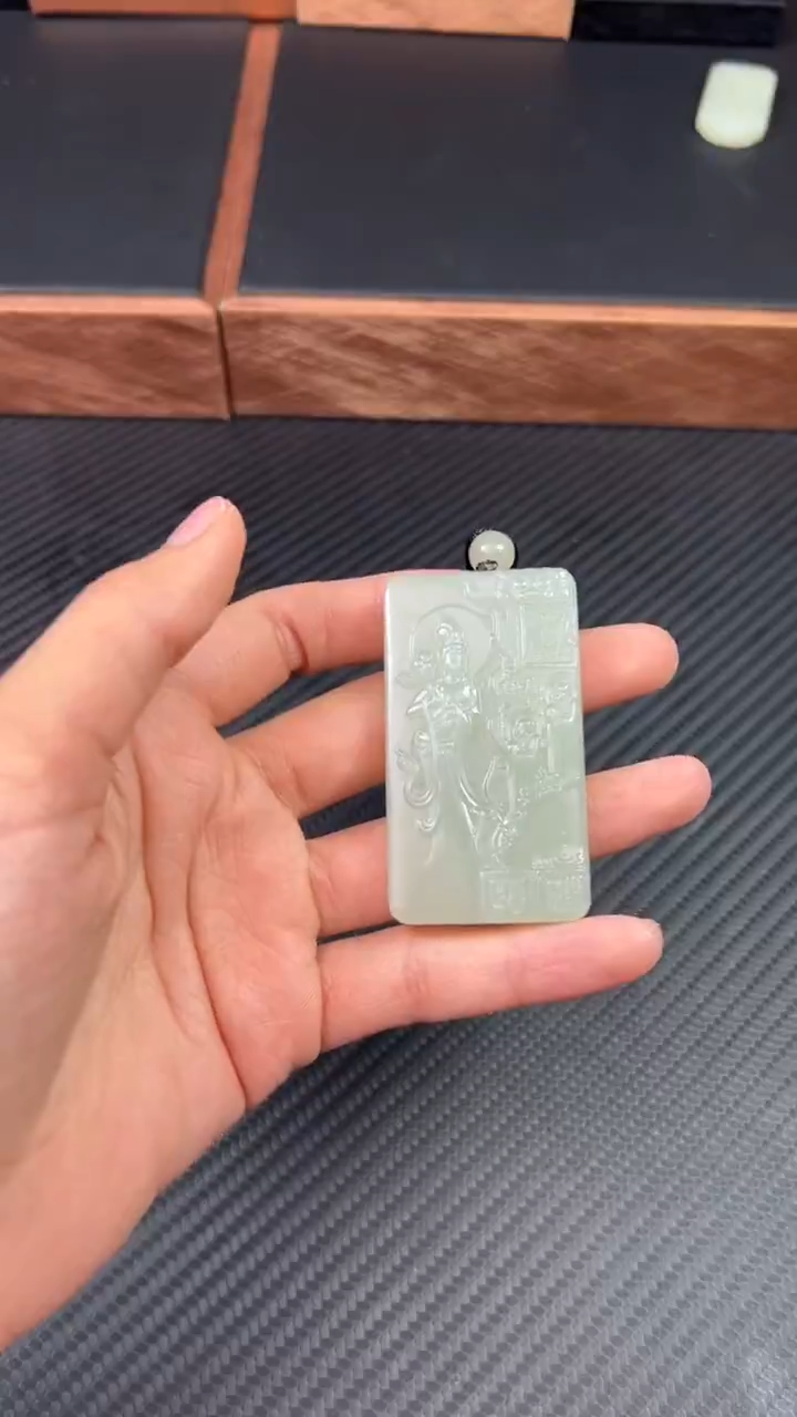 【闪购商品】和田玉吊坠(赠链)未镶嵌且末微色差近矿