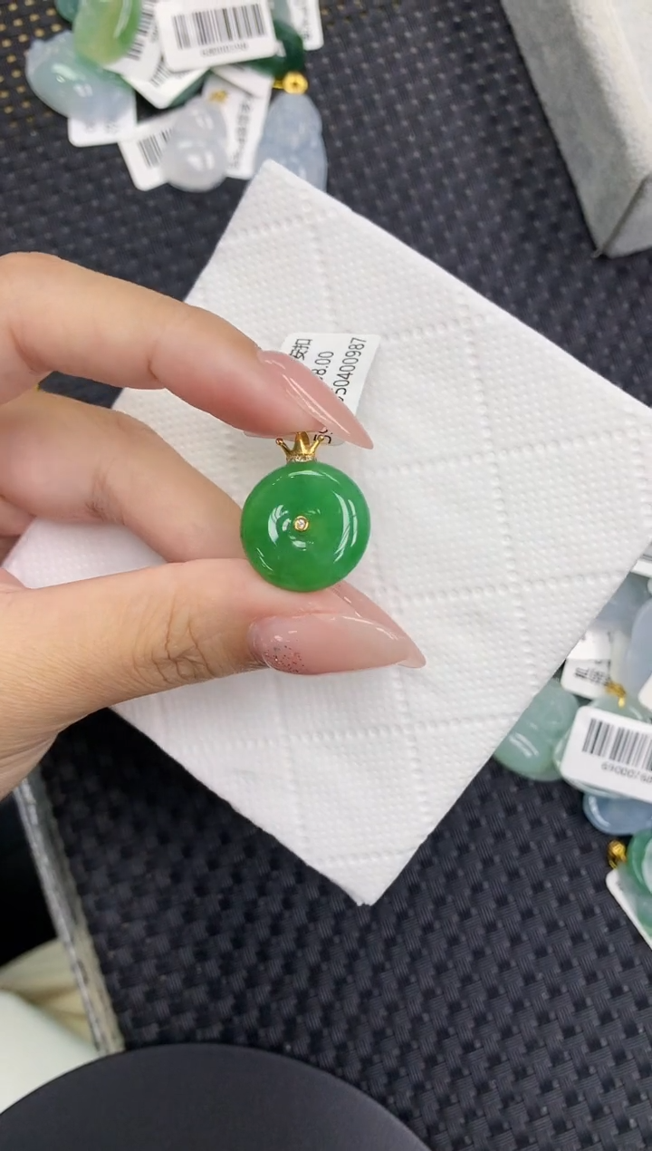 颈饰18K金镶嵌翡翠1111111111