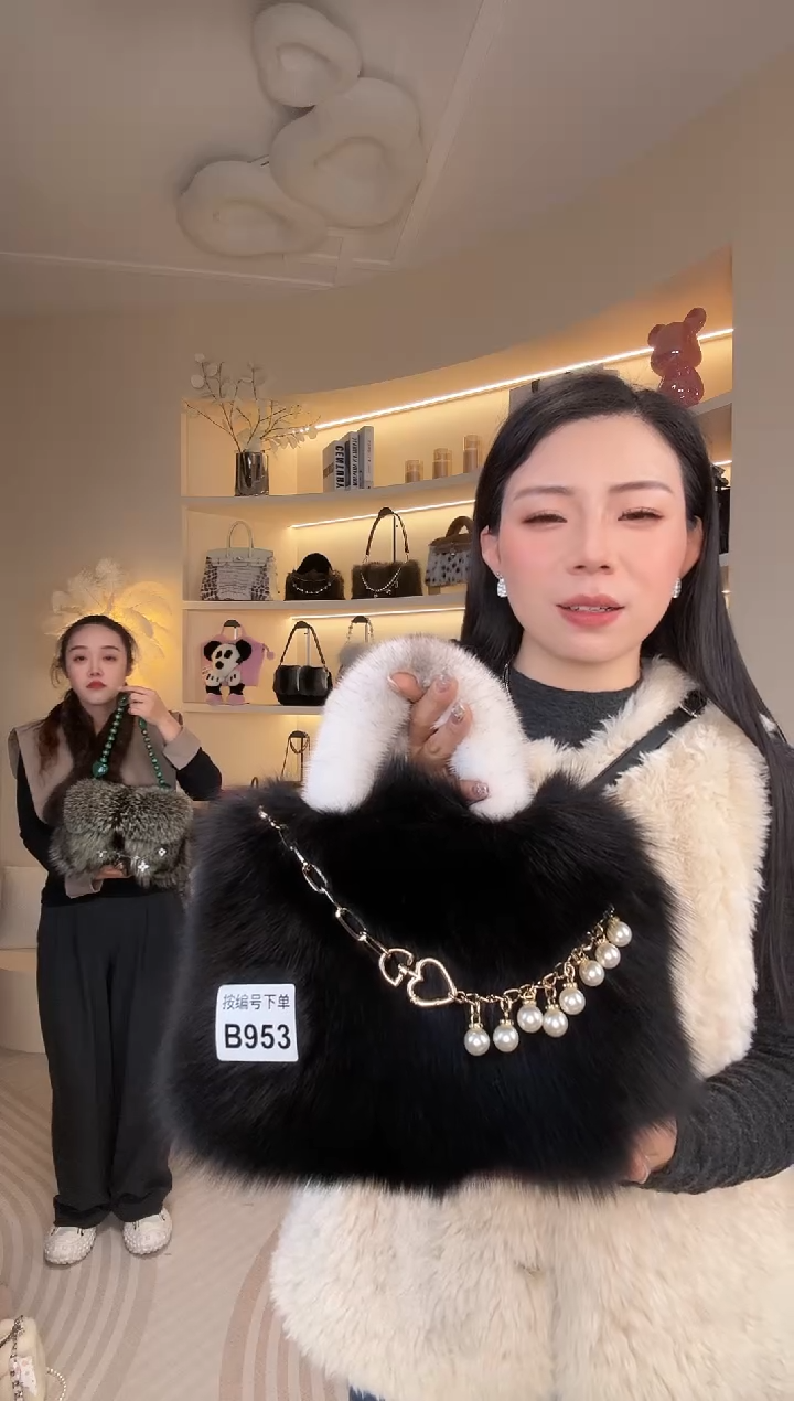 狐狸毛【闪购商品】女包B953