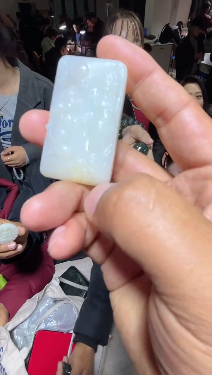 未镶嵌和田玉（糖玉）挂件和田玉