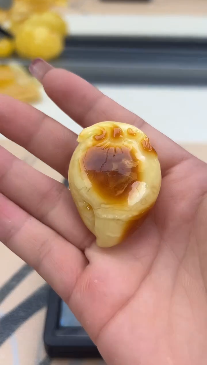 【闪购商品】琥珀裸石未镶嵌蜜蜡吊坠